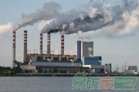 人大代表激辯霧霾主因工業(yè)排放還是農(nóng)村散煤燃燒？