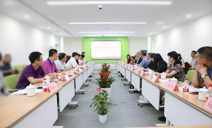 美國醫(yī)療專家走進(jìn)西安國際醫(yī)學(xué)中心，開展國際醫(yī)療合作