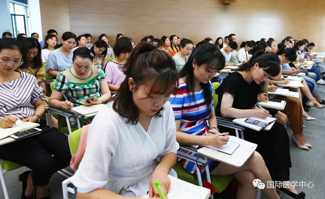 西安國際醫(yī)學中心舉辦為期兩天的科主任、護士長培訓
