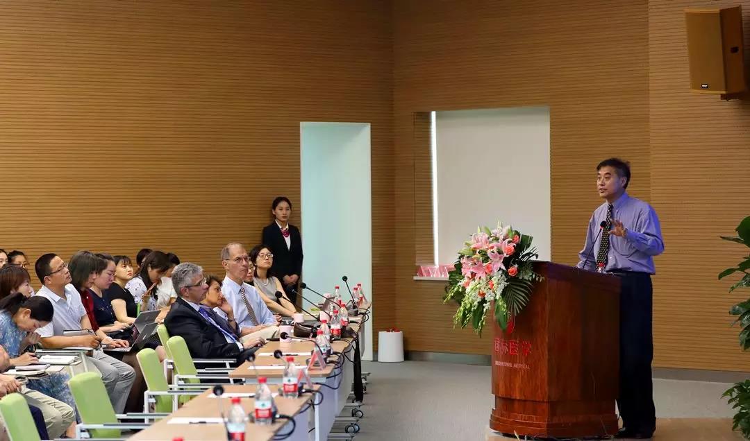 美國(guó)醫(yī)療專(zhuān)家走進(jìn)西安國(guó)際醫(yī)學(xué)中心，開(kāi)展國(guó)際醫(yī)療合作