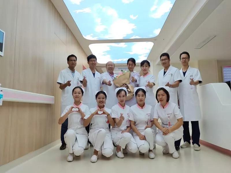 這個(gè)國(guó)慶，西安國(guó)際醫(yī)學(xué)中心人用守護(hù)向祖國(guó)深情表白