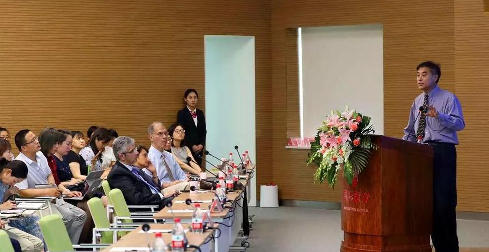 美國(guó)醫(yī)療專家走進(jìn)西安國(guó)際醫(yī)學(xué)中心，開展國(guó)際醫(yī)療合作