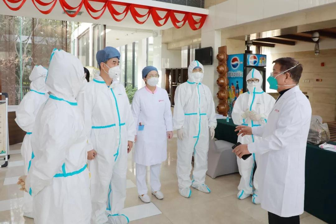 到留觀點(diǎn)去！8名醫(yī)護(hù)人員主動請纓到防疫一線