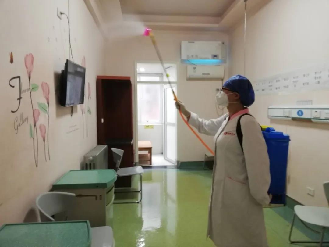 毛金蓮護(hù)士長(zhǎng)榮登“江岸戰(zhàn)疫巾幗英雄”榜