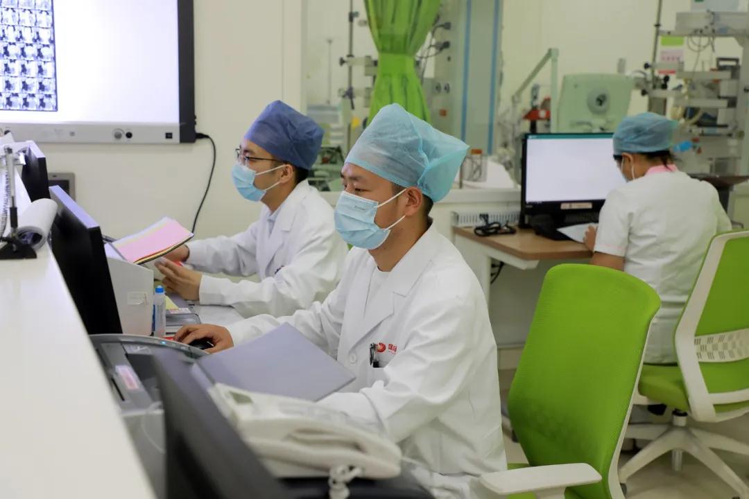 五一勞動(dòng)節(jié) 有這樣一群人描繪最美敬業(yè)福！