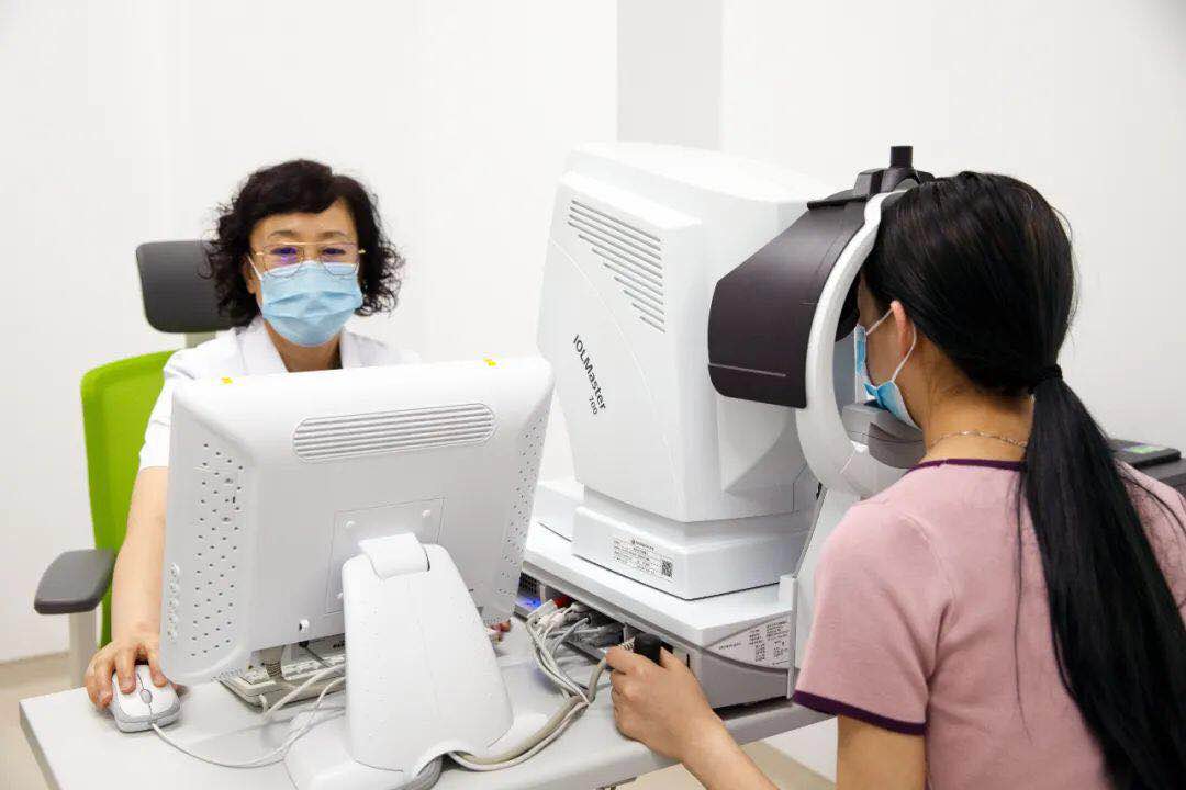 眼睛干澀、看不清字？ 快來這里檢查