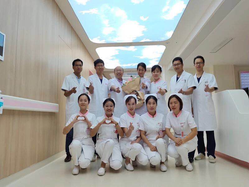 這個(gè)國慶，西安國際醫(yī)學(xué)中心人用守護(hù)向祖國深情表白