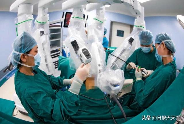 西安日報(bào)——新一代達(dá)芬奇手術(shù)機(jī)器人，輔助婦科微創(chuàng)手術(shù)獲成功