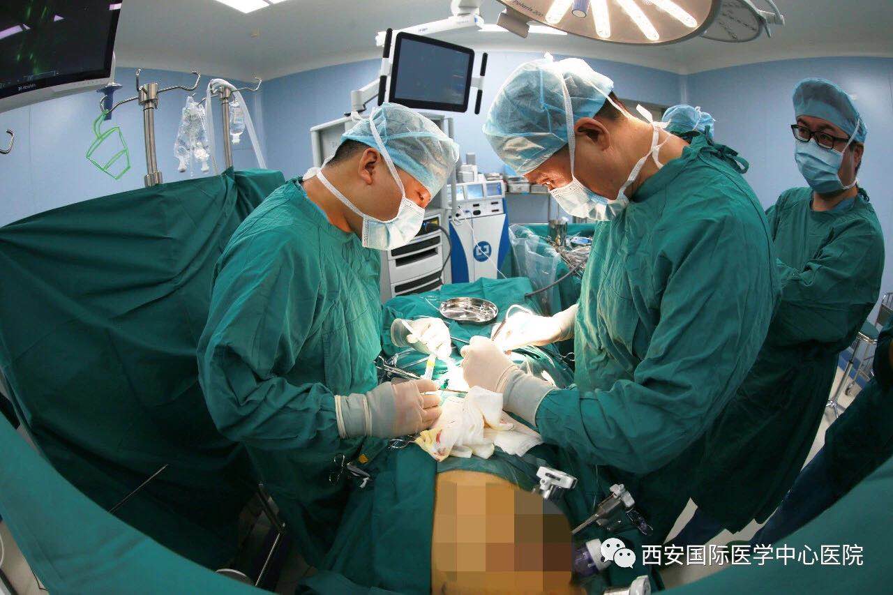 重磅！我院成功完成西北首例四代達(dá)芬奇機(jī)器人輔助房間隔缺損修補(bǔ)術(shù)