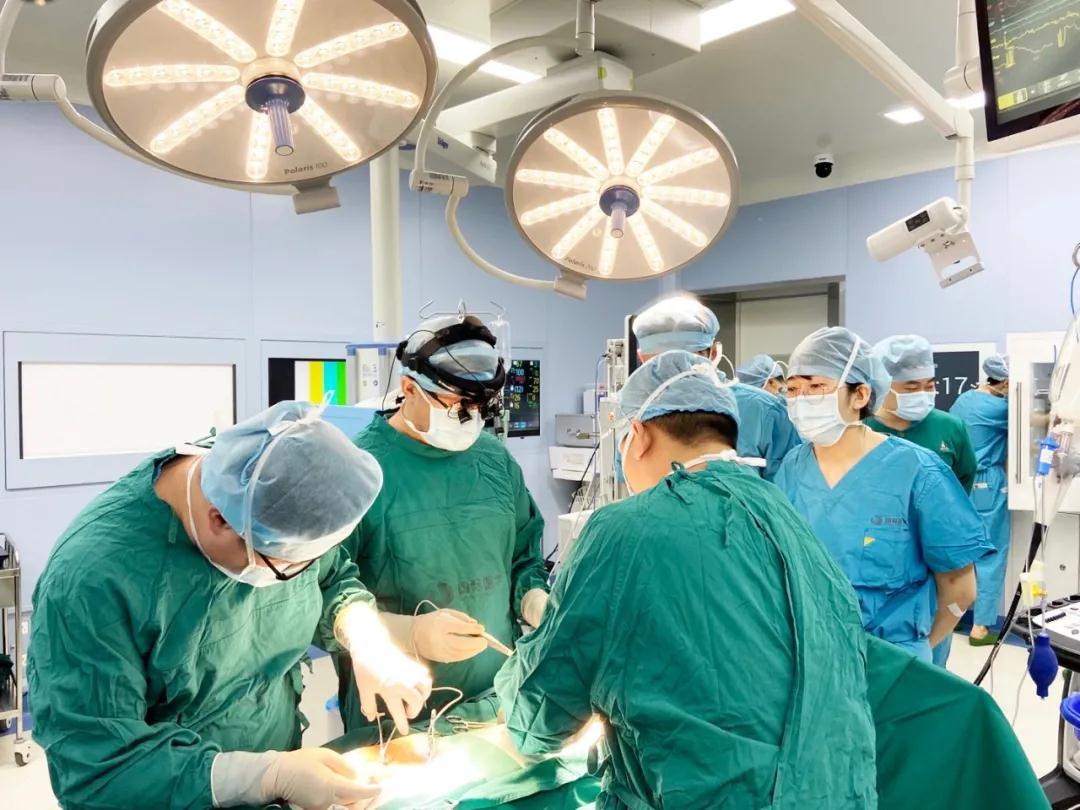 媽媽別害怕，我一直在您身邊——心臟外科又一臺達芬奇機器人二尖瓣置換術(shù)順利完成