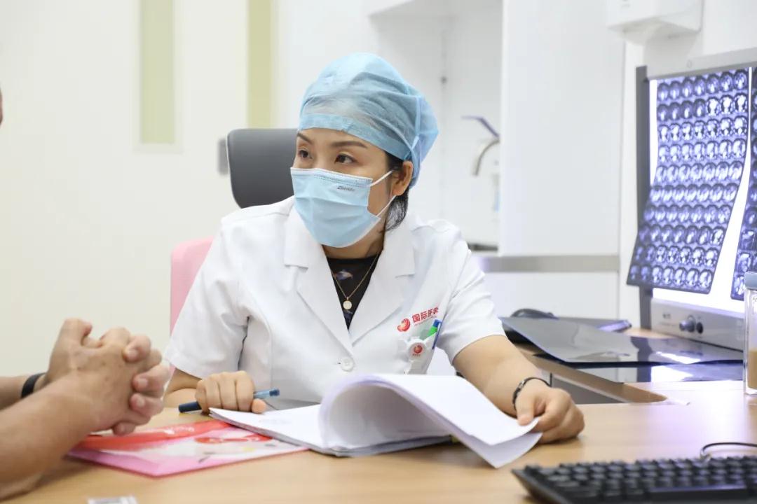 健康時報(bào)—有你在 我便心安——記西安國際醫(yī)學(xué)中心醫(yī)院腫瘤醫(yī)院副院長薛妍