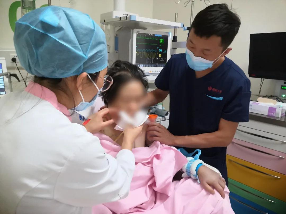 用心呵護|急救中心救治76歲心臟驟?；颊?>
				             </a>
                <div   id=