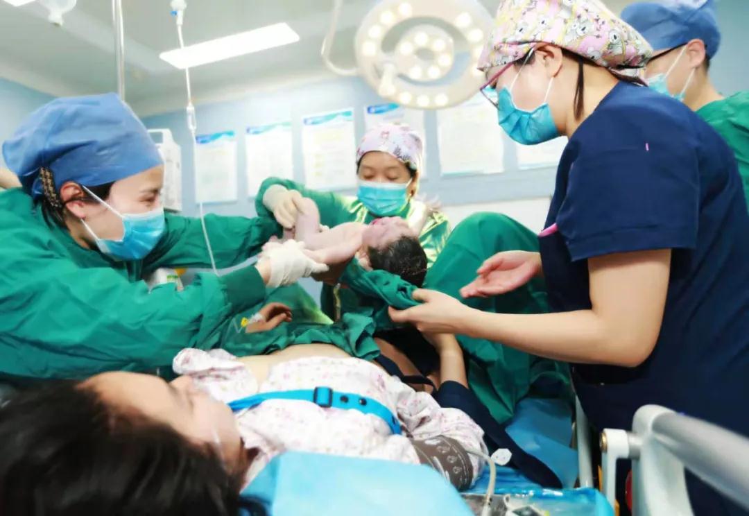 華商云健康—迎新春，西安國際醫(yī)學中心醫(yī)院第一個“金牛寶寶”來啦！