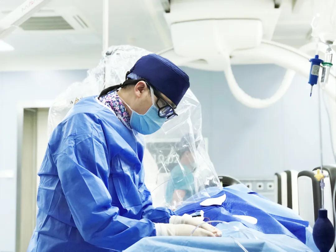 化險為夷！腦科醫(yī)生巧拆顱內(nèi)“不定時炸彈”