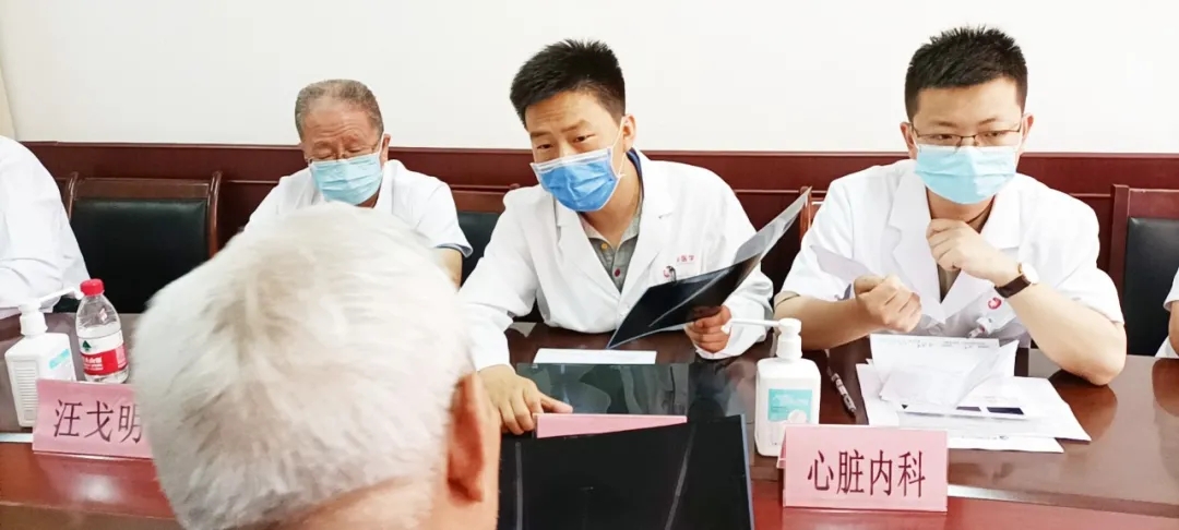 西安國(guó)際醫(yī)學(xué)中心醫(yī)院開展“致敬老黨員、老革命”義診活動(dòng)