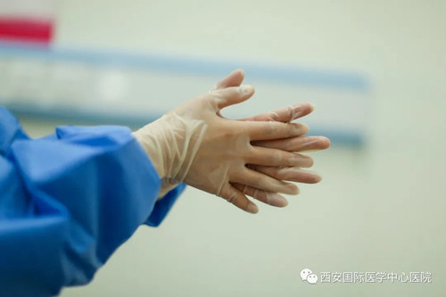 49秒！她的手，已接種了13230人