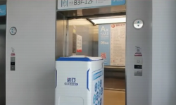 機器人成精啦！送藥還會坐電梯