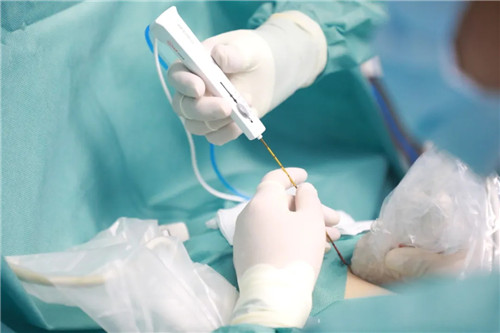 針尖上的絕絕子①｜從重慶到西安，23歲的姑娘只為了這件事……周曉東和他的超聲團(tuán)隊(duì)