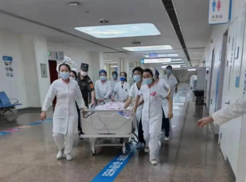 “999”急救集結(jié)號(hào)響起！他們與時(shí)間賽跑......