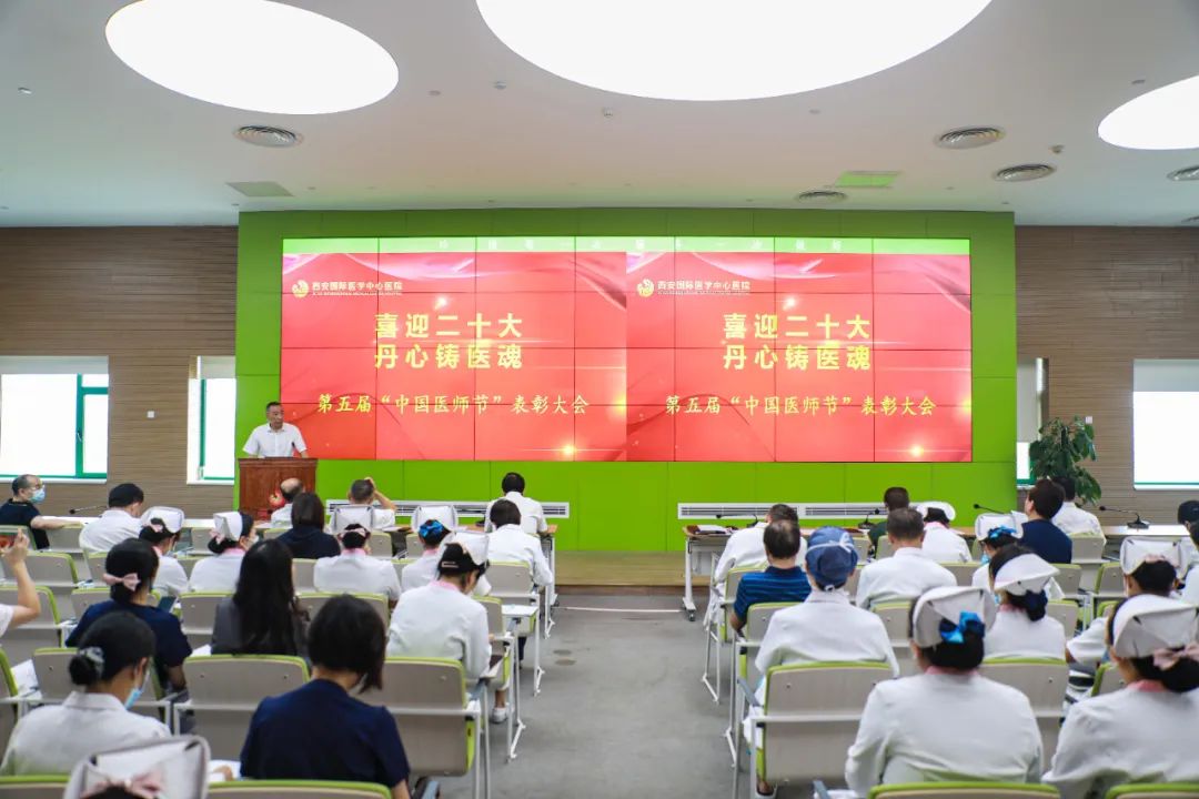 慶祝醫(yī)師節(jié)，致敬最美的你們！