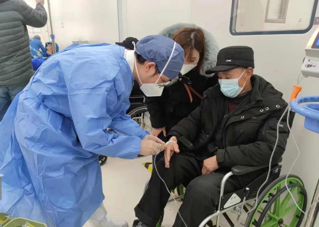 向光而行，致敬元旦堅(jiān)守“醫(yī)”線的你們！