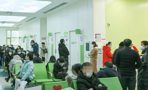 節(jié)后首個(gè)工作日|不停歇，他們?nèi)κ刈o(hù)患者健康！