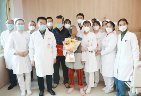 215天守護(hù)，2000多頁病例， 這位女士終見彩虹