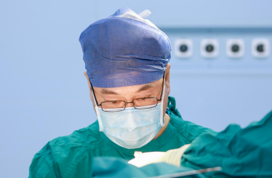 7歲遭遇油罐爆炸！單親媽媽“浴火重生”擺脫“異類”標(biāo)簽