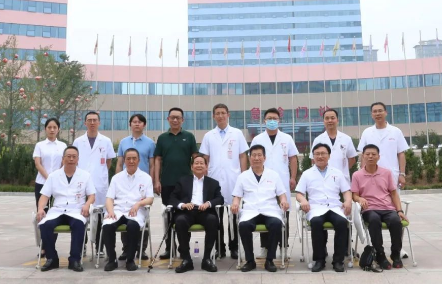 美國(guó)著名脊柱微創(chuàng)專家Anthony T. Yeung教授來我院學(xué)術(shù)交流