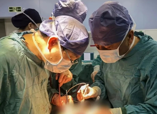 有實力有擔當！他完成了這臺“無人敢接”的高難度手術