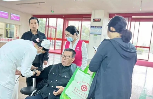 五一“志愿紅” 亮麗風(fēng)景線(xiàn)