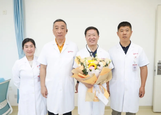 醫(yī)路相伴 感懷師恩！我院開展教師節(jié)慰問活動