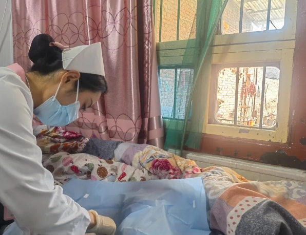 護理到家，愛不掉線—— “互聯(lián)網(wǎng)+護理上門”服務(wù)打造24小時溫馨守護！