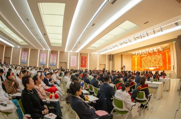 接續(xù)奮斗啟新篇！這場(chǎng)總結(jié)表彰大會(huì)奮進(jìn)感滿滿