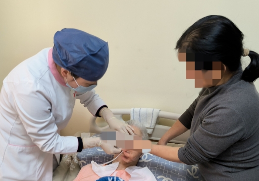 一鍵預(yù)約，專業(yè)到家——西安國際醫(yī)學(xué)中心醫(yī)院“互聯(lián)網(wǎng)+護(hù)理上門服務(wù)”為失能老人解憂，讓家屬安心工作