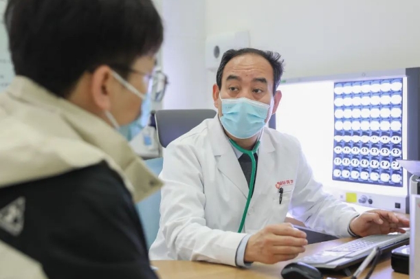 大醫(yī)之道|傅恩清：三十余載，呼吸防線的“工程師”