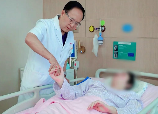 “智能教練”來(lái)了！賀西京團(tuán)隊(duì)用AI為截癱患者“定制”理想步態(tài)