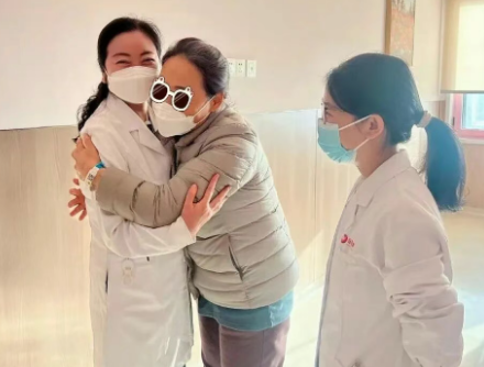 牙出血、嘴起泡、眼發(fā)紅…“她這不是上火，是兇險(xiǎn)的白血?。　?>
				             </a>
                <div   id=